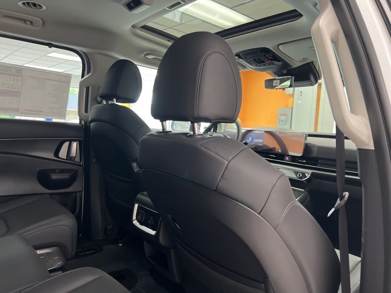 New 2026 Kia Carnival MPV Van