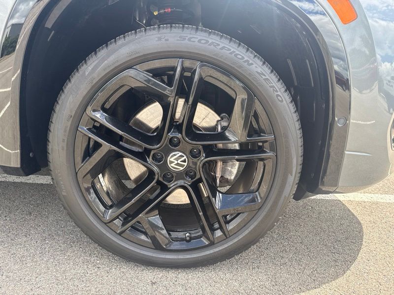 Used 2025 Volkswagen Tiguan SUV