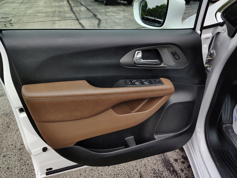 Used 2020 Chrysler Pacifica Van