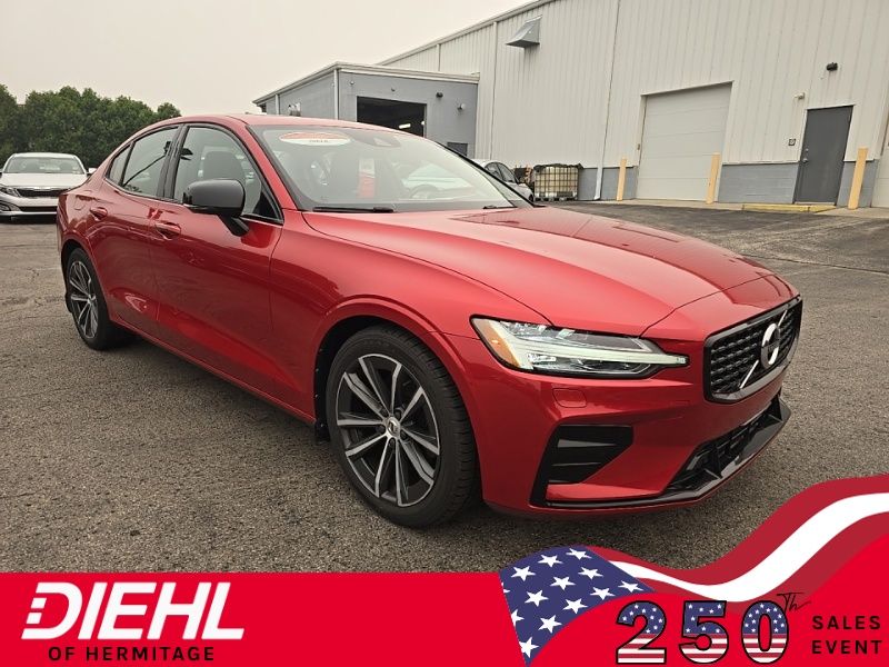  2022 Volvo S60 B5 Momentum AWD   