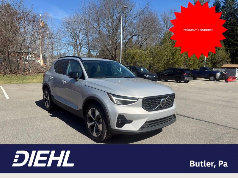 2023 Volvo XC40 B5 Plus Dark Theme AWD