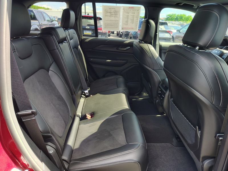 Used 2025 Jeep Grand Cherokee SUV