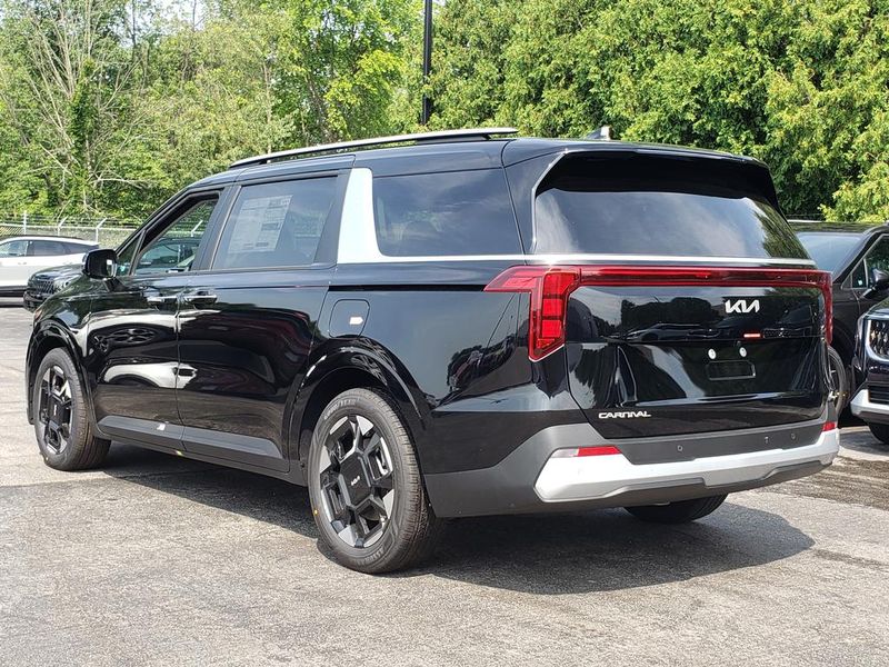 New 2026 Kia Carnival MPV Van