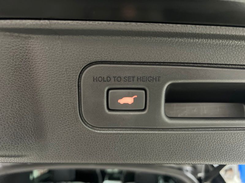 Used 2025 Honda Pilot SUV