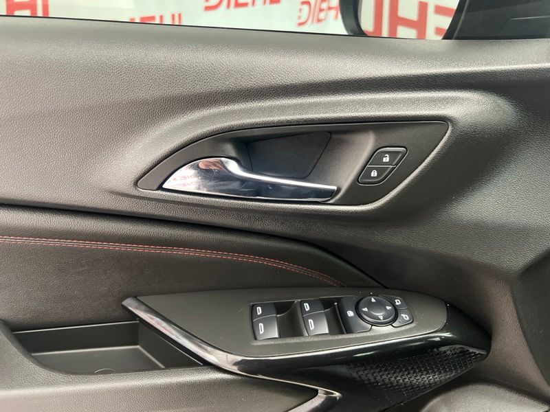 Used 2025 Chevrolet Trax SUV