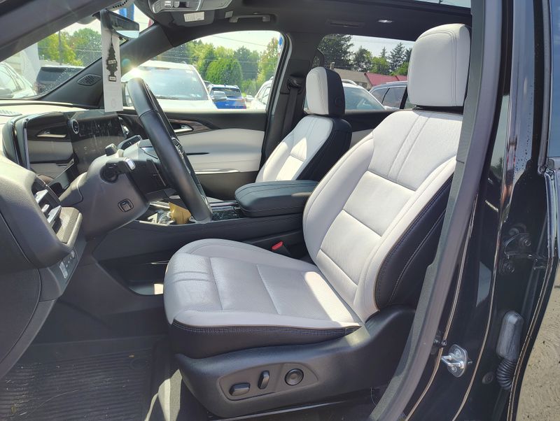 Used 2025 Chevrolet Traverse SUV