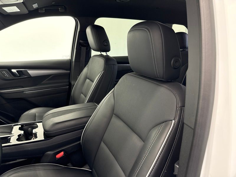 Used 2025 Buick Enclave SUV
