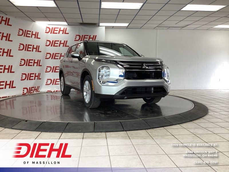2026 Mitsubishi Outlander ES FWD's photo