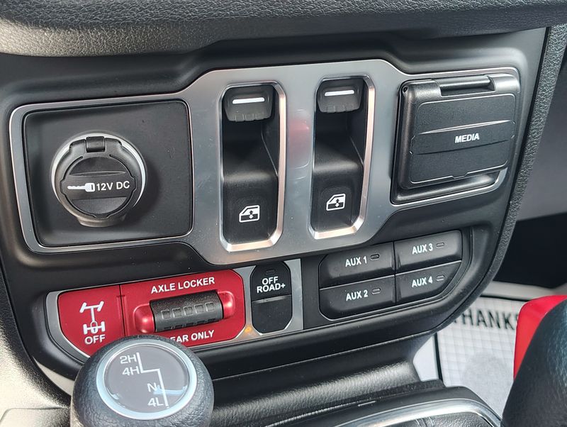 Used 2025 Jeep Wrangler SUV