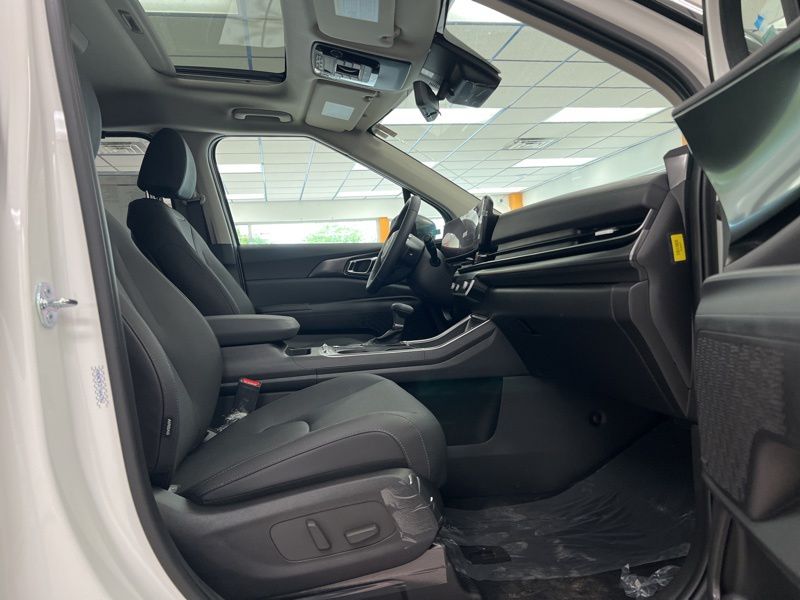 New 2026 Kia Carnival MPV Van
