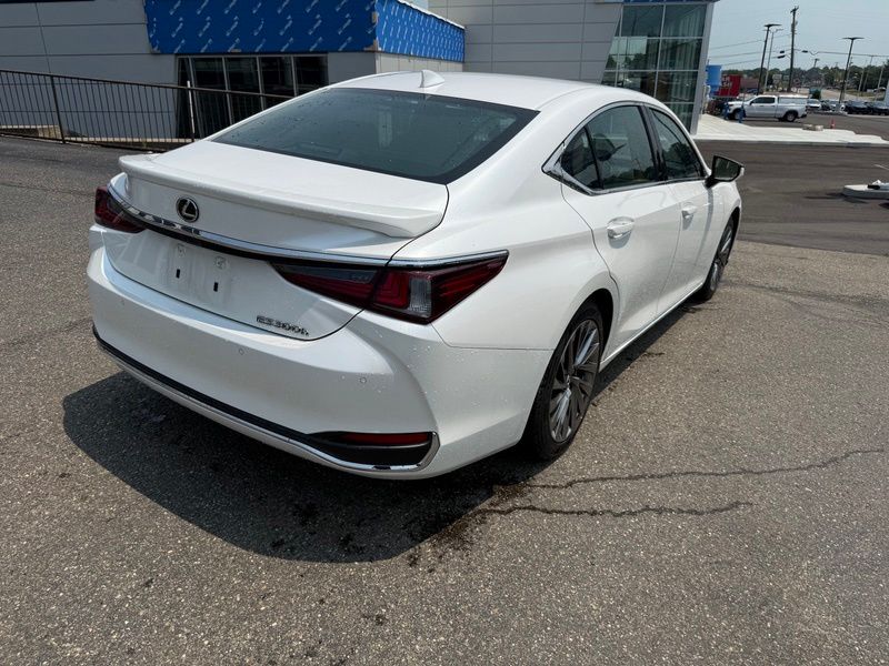 Used 2024 Lexus ES Sedan