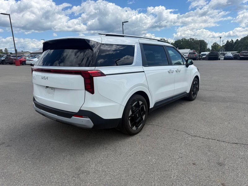 Used 2025 Kia Carnival Van