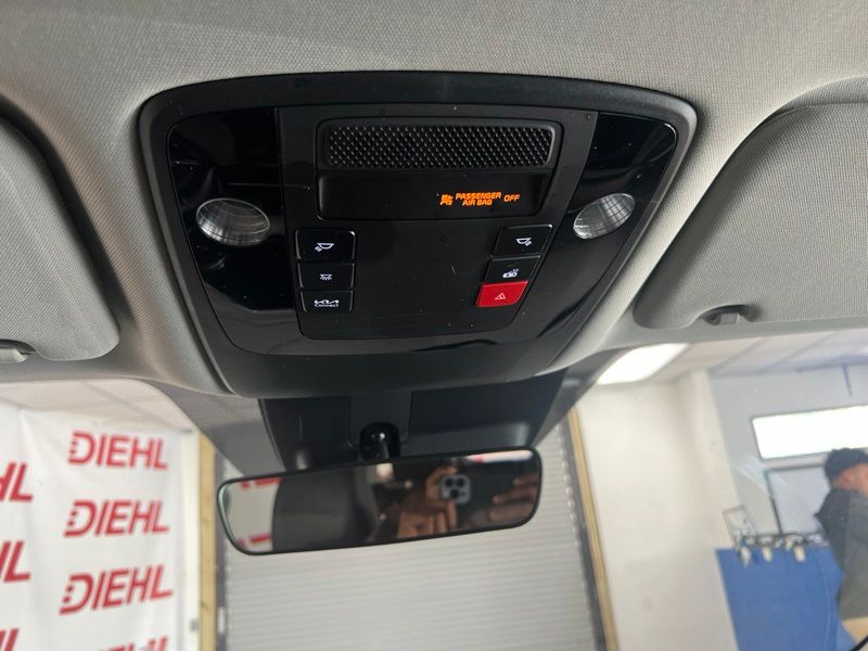 Used 2023 Kia Carnival Van