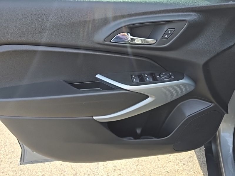 Used 2024 Chevrolet Trax SUV