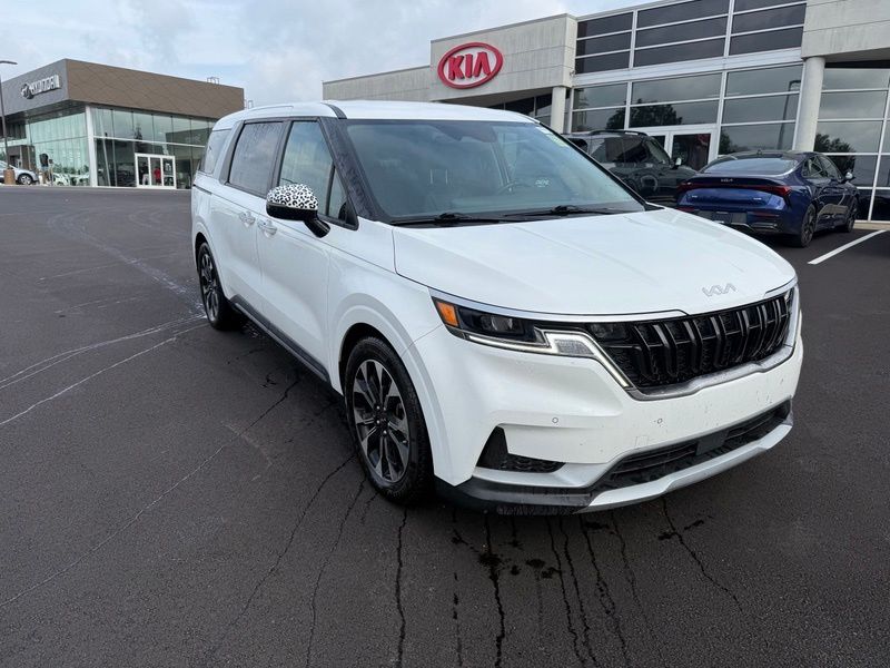 Used 2023 Kia Carnival Van