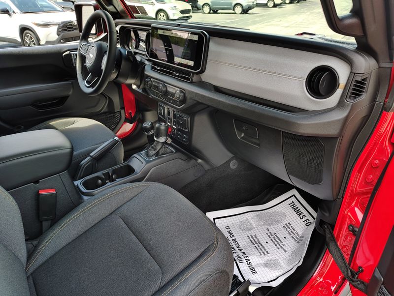 Used 2025 Jeep Wrangler SUV