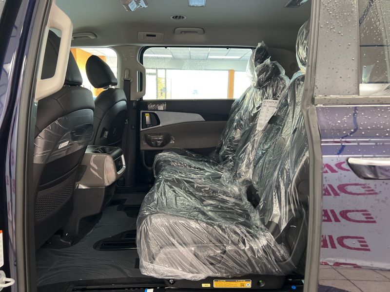 New 2026 Kia Carnival MPV Van