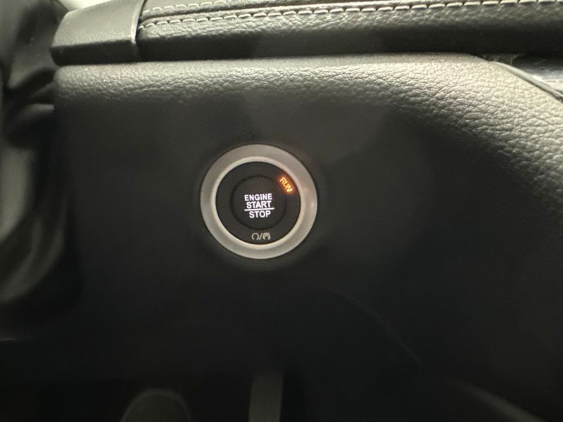 Used 2025 Chrysler Pacifica Van