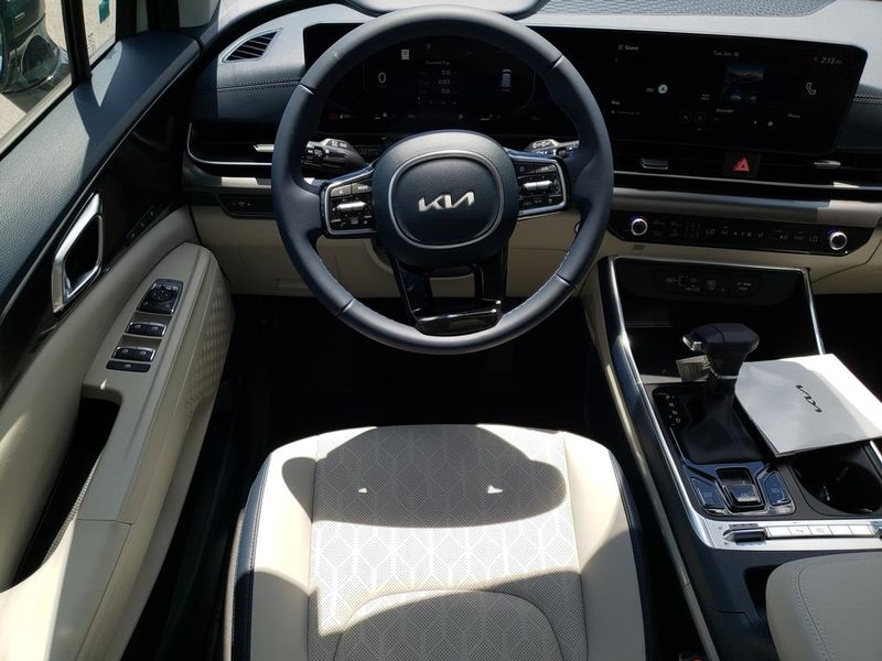 New 2026 Kia Carnival MPV Van