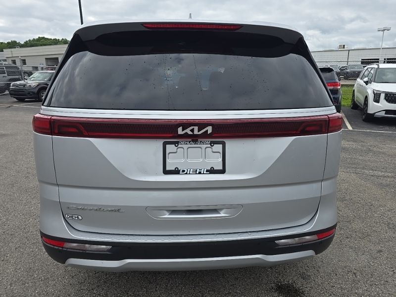 Used 2022 Kia Carnival Van