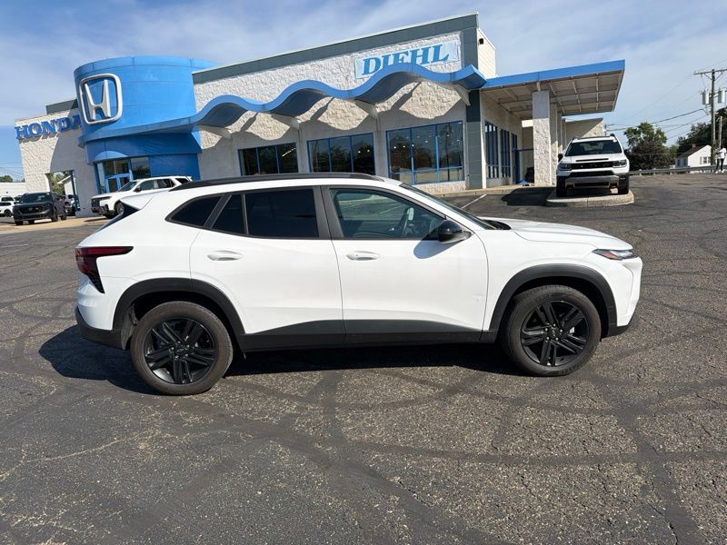 Used 2025 Chevrolet Trax SUV