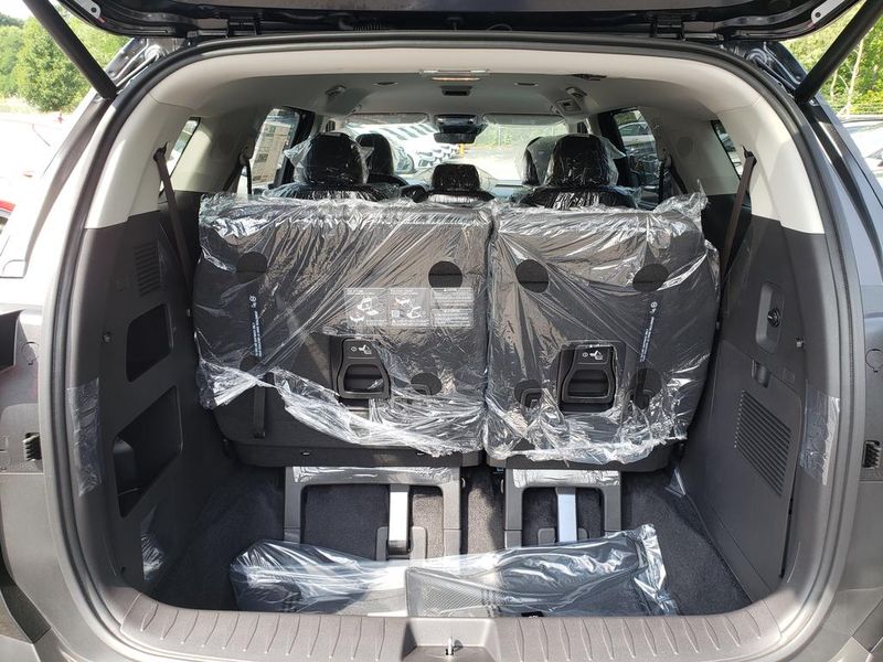 New 2026 Kia Carnival MPV Van