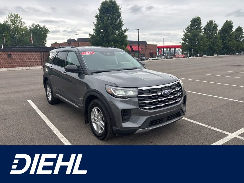 2025 Ford Explorer Active AWD