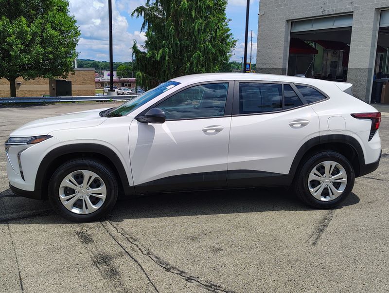 Used 2024 Chevrolet Trax SUV