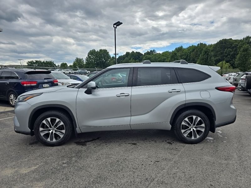 Used 2021 Toyota Highlander SUV