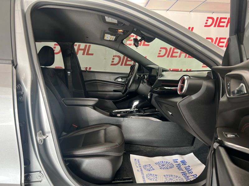 Used 2025 Chevrolet Trax SUV