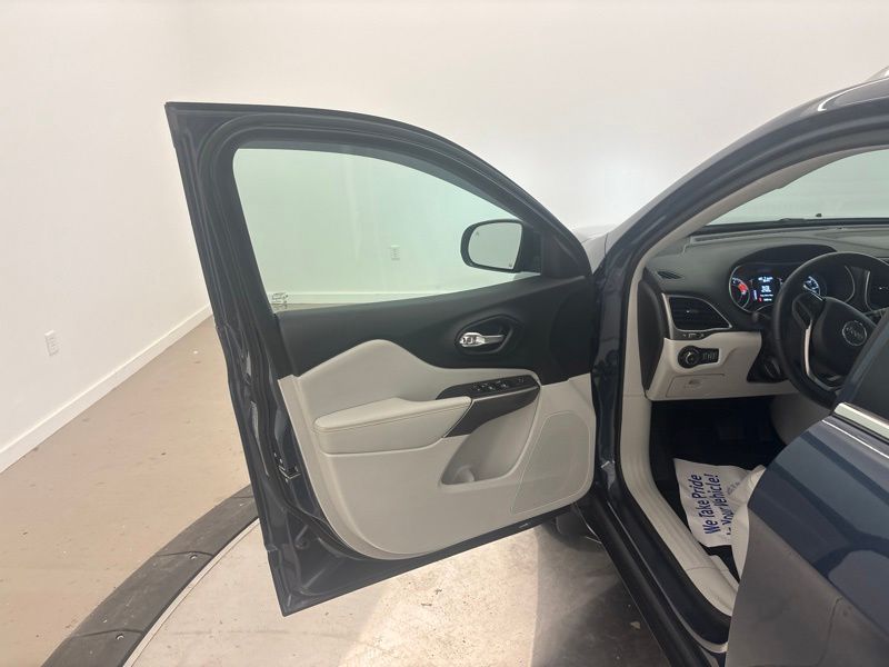 Used 2021 Jeep Cherokee SUV