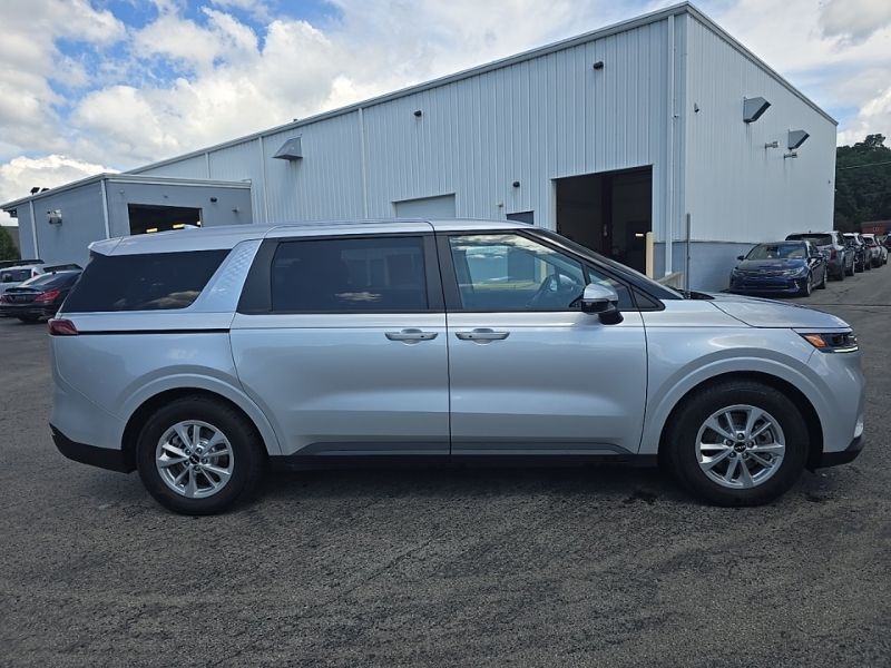 Used 2022 Kia Carnival Van