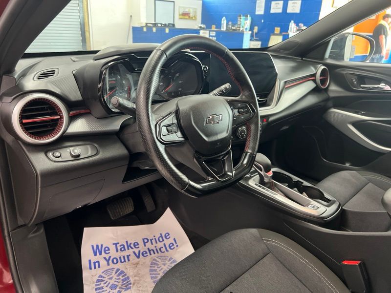 Used 2025 Chevrolet Trax SUV