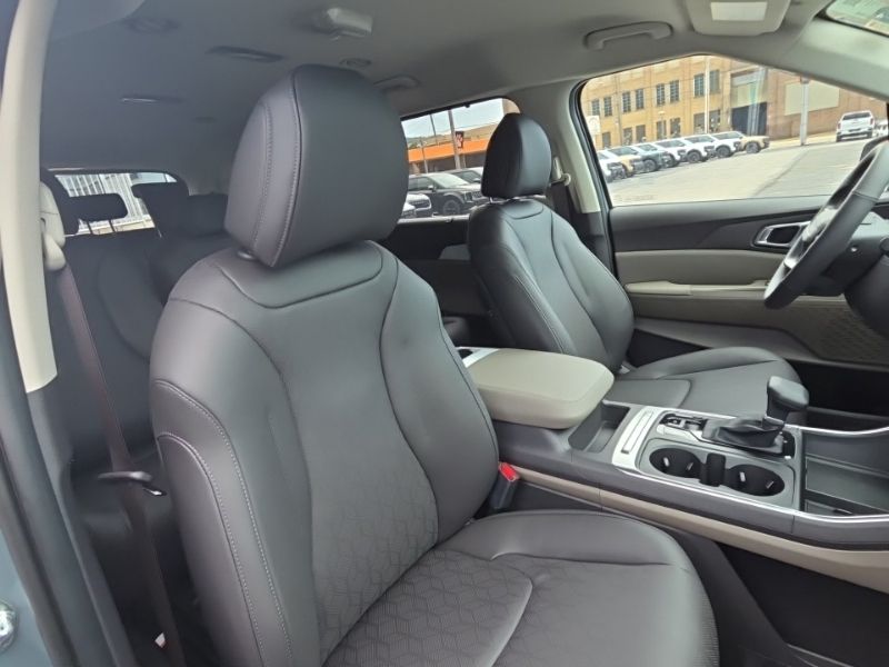 New 2027 Kia Carnival MPV Van