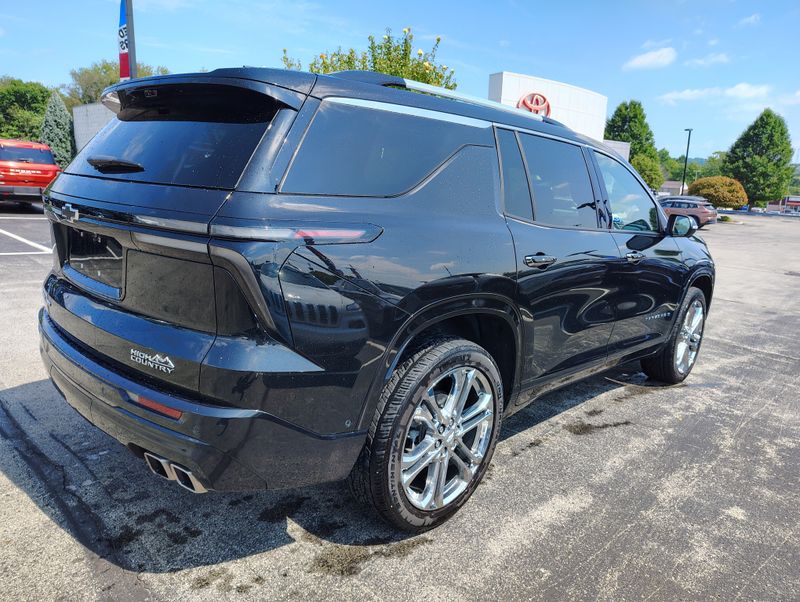 Used 2025 Chevrolet Traverse SUV