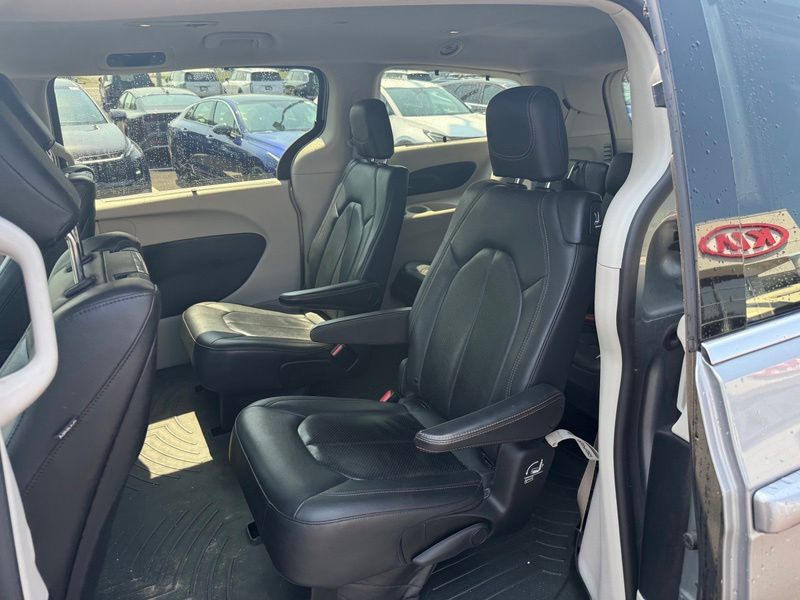 Used 2019 Chrysler Pacifica Van