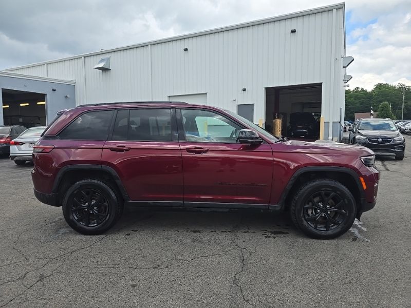 Used 2025 Jeep Grand Cherokee SUV