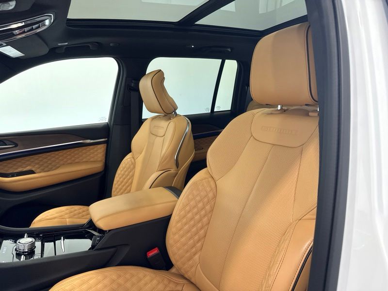 Used 2025 Jeep Grand Cherokee SUV