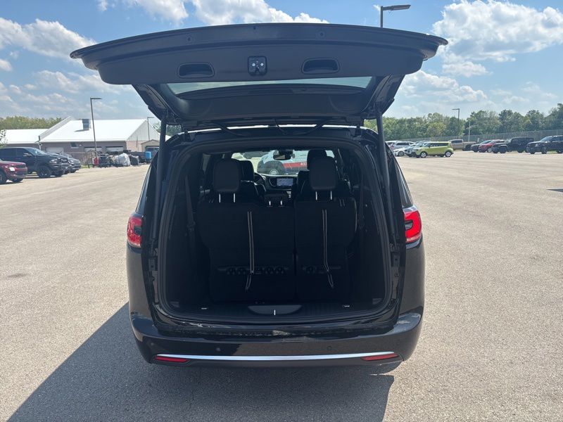 New 2027 Chrysler Pacifica Van