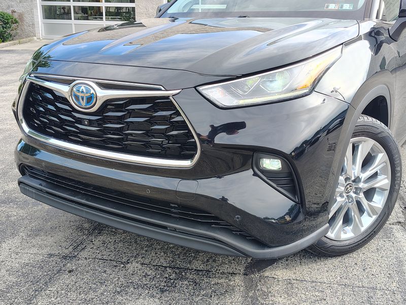 Used 2023 Toyota Highlander Hybrid SUV