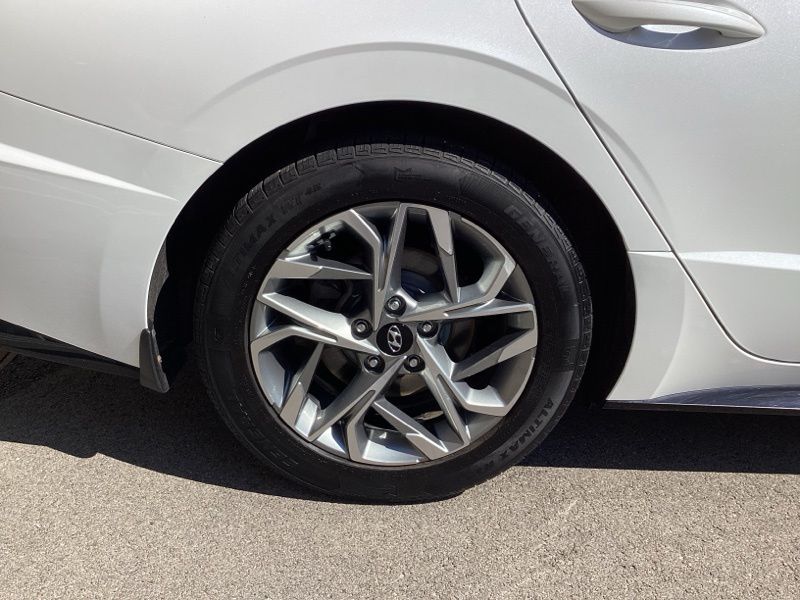Used 2021 Gray Hyundai SEL image 9