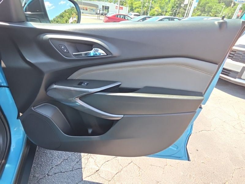 Used 2025 Chevrolet Trax SUV