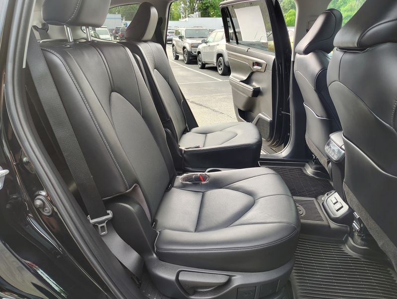 Used 2023 Toyota Highlander Hybrid SUV