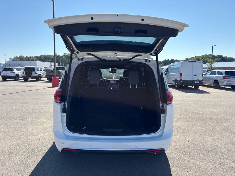 New 2027 Chrysler Pacifica Van