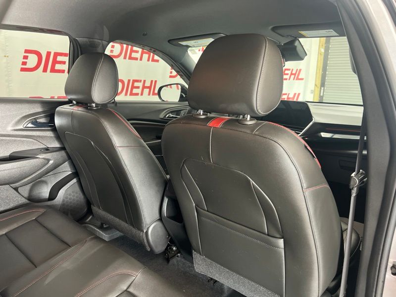 Used 2025 Chevrolet Trax SUV