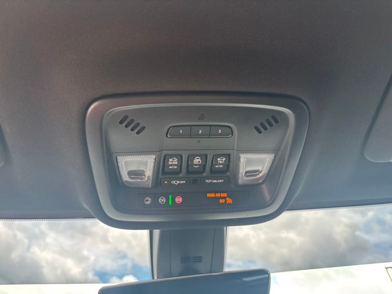 Used 2023 Chevrolet Traverse SUV