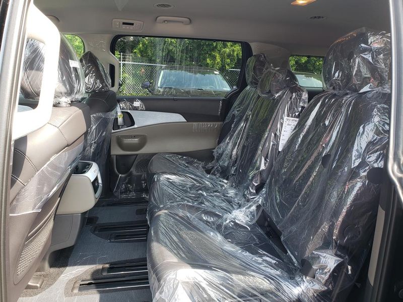 New 2026 Kia Carnival MPV Van