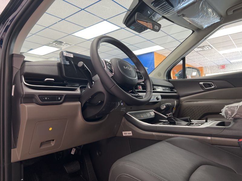 New 2026 Kia Carnival MPV Van