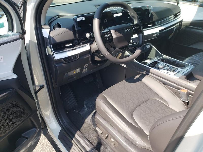 New 2027 Kia Carnival MPV Hybrid Van