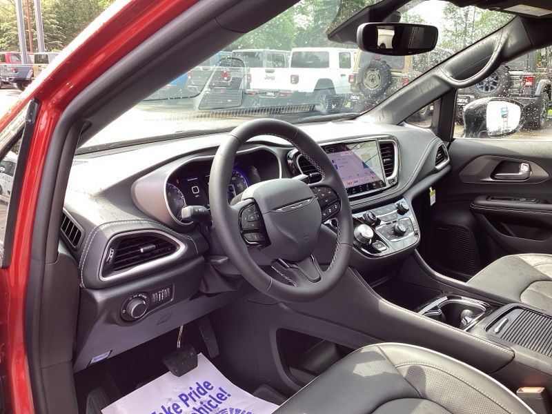 New 2027 Chrysler Pacifica Van